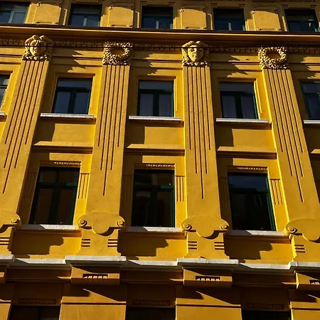 Garibaldi Luxury Apartman *