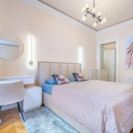 Garibaldi Luxury شقة *