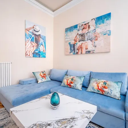 Garibaldi Luxury アパート