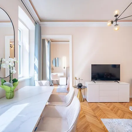 Garibaldi Luxury *